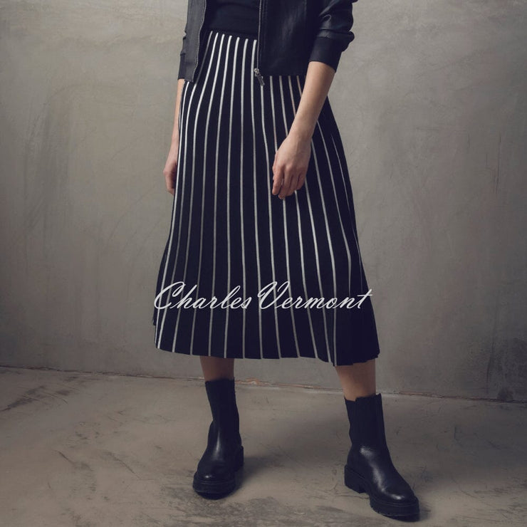 Marble Striped Pleated Knit Skirt - Style 7532-101 (Black / White)